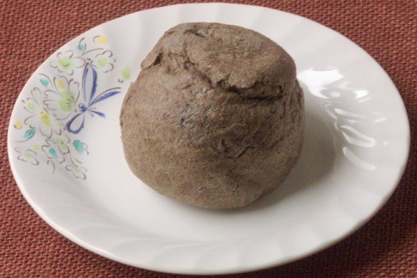 凹凸の少ない、おなじみ“もこ”タイプのシュー皮。