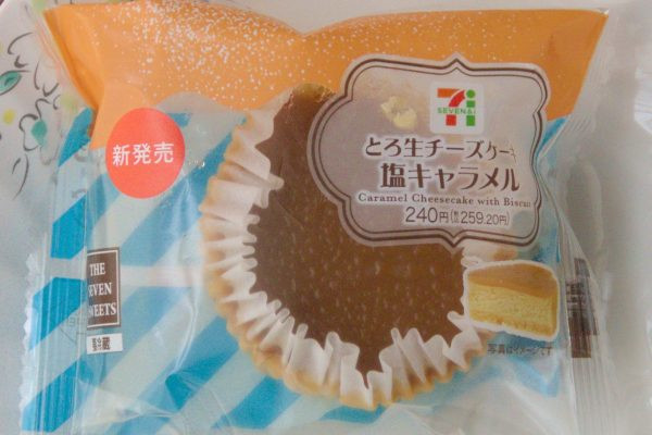 とろ生キャラメルチーズ生地にビスケットと塩キャラメルソースを合わせたチーズケーキ。