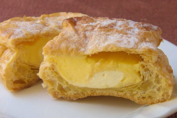 サクサク生地の中には2種のカスタード。