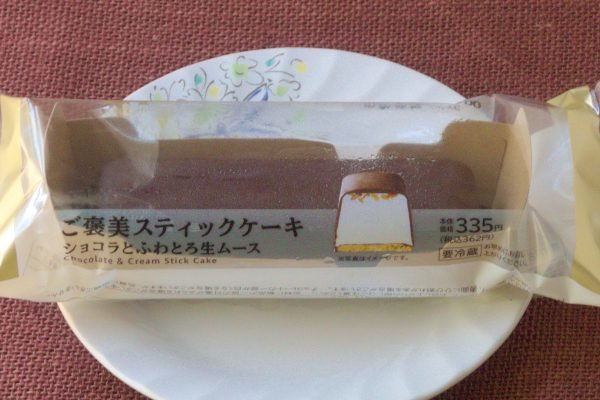 チョコレートと生ムースが楽しめるスティックスイーツ。