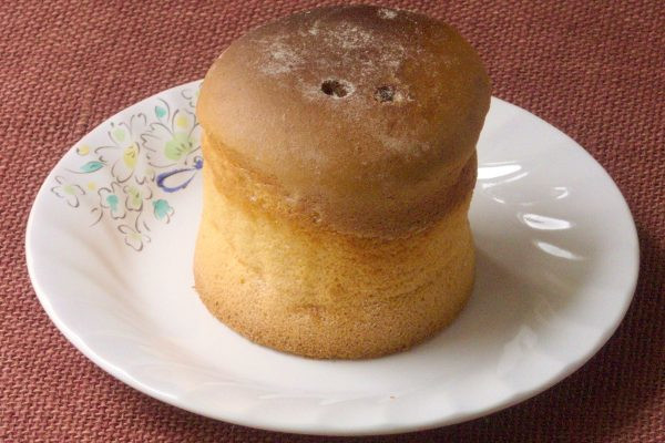 背の高い鼓形のパンケーキ。