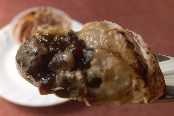 クリームの下には、コーヒーとミルクのプルプルゼリー。