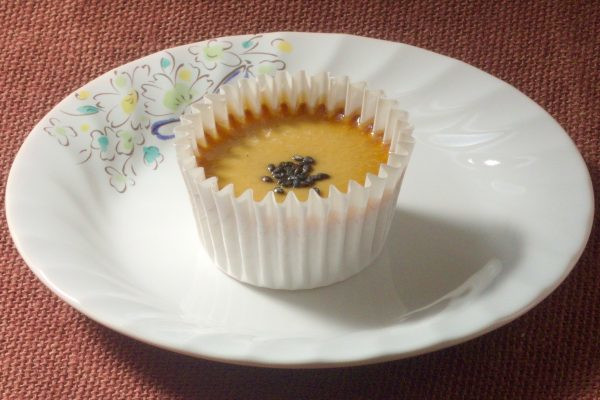 プリーツカップに収まったチーズケーキ。