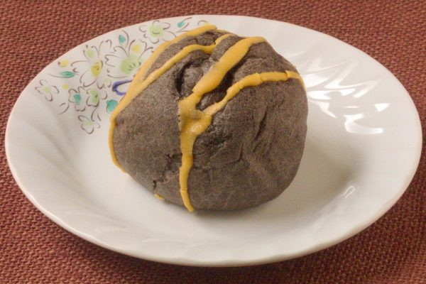 丸々とした黒い生地。