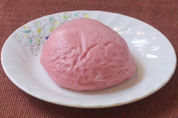 つるんとしたドーム型の、紫色の生地。