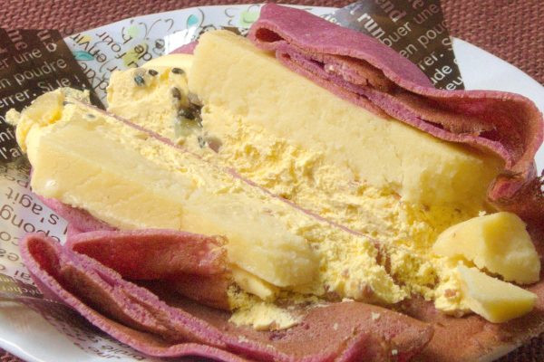 おいもの皮を模した生地の中には、しっとりスイポテとぽってりカスタード。