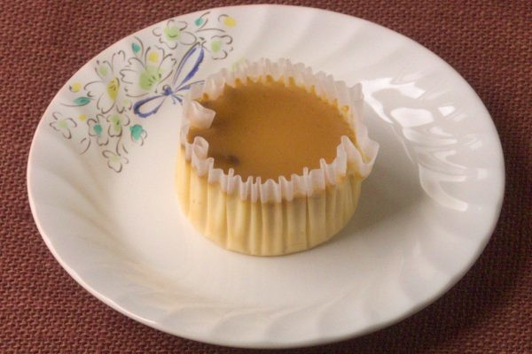 プリーツカップに収まったチーズケーキ。