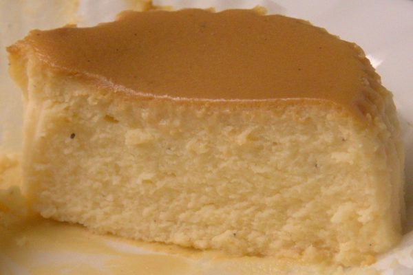 しっとり生地にはバニラビーンズ入り。