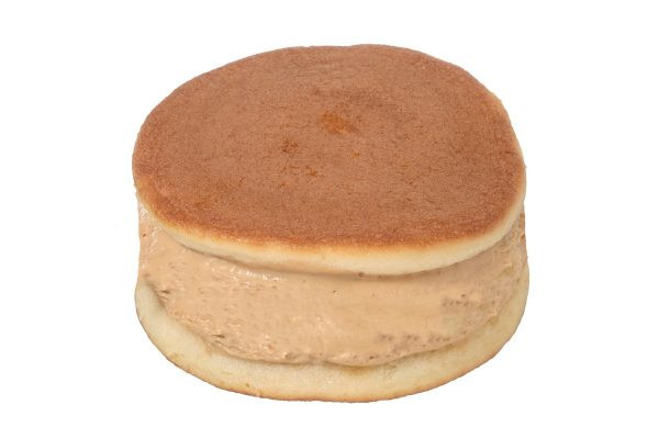 濃厚ミルクティーホイップをふわもち生地で挟んだどら焼き。