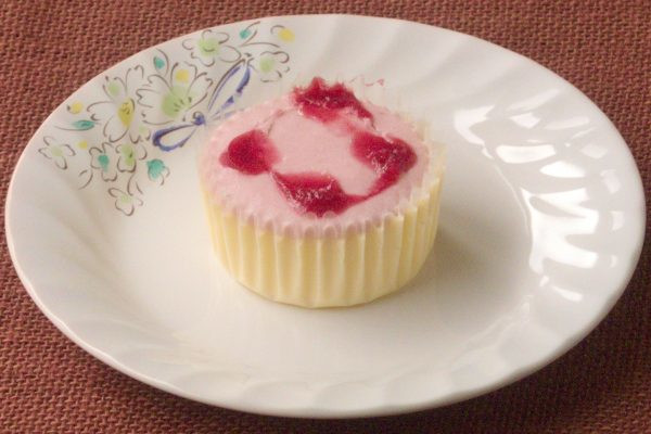 プリーツカップに納まったチーズケーキ。
