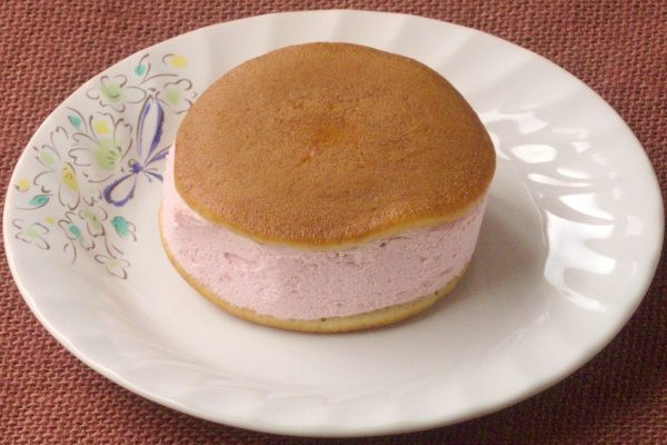 きれいな焼き目のついたどら焼き生地。