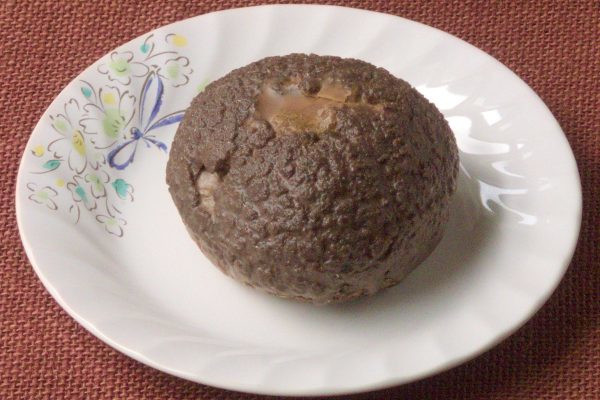 凹凸の少ない球形のシュー。