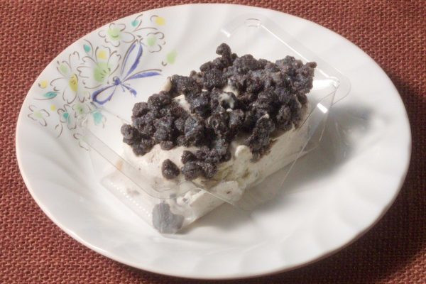 長円形のレアチーズムース。