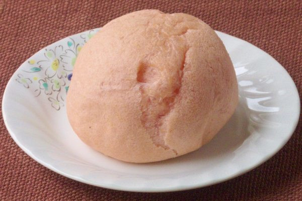 ピンク色のもこもこしたシュー。