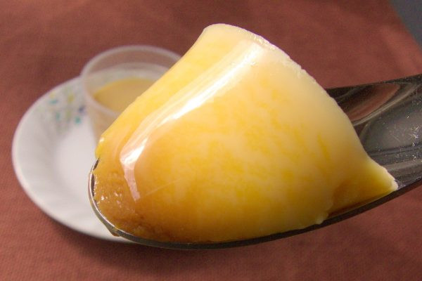 生地はあくまでもつるんとなめらか。