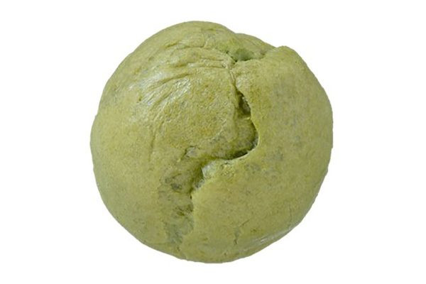 くちどけなめらかな抹茶クリームをもちもち生地に詰めたシュークリーム。