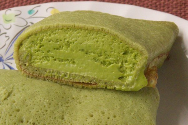 生地の中には抹茶クリームがたっぷり。