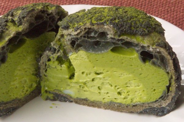 濃淡二色の抹茶クリームがみっしり。