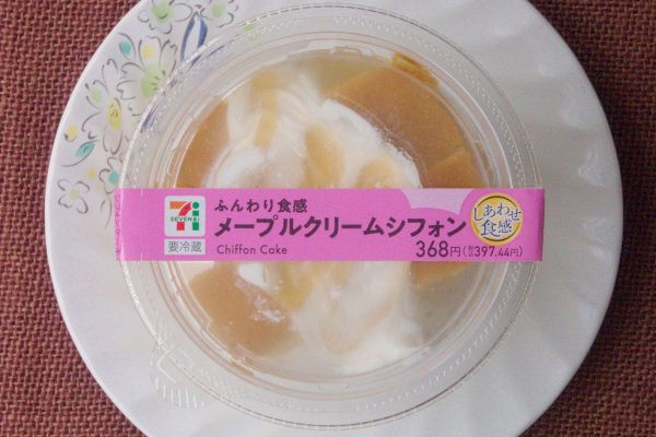 ホイップとメープルソースを合わせたカップ仕立てのシフォンケーキ。
