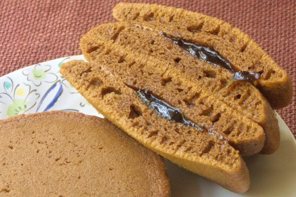 ふかふか生地の間にはてろんとしたコーヒーゼリー＆ホイップ。