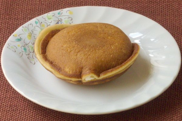 縁がぴっちり閉じ合わされた、いつもながらの姿。