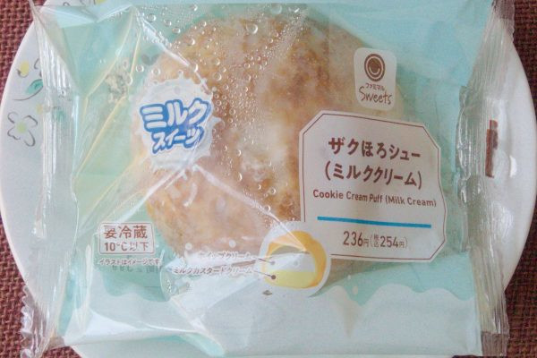 ミルクカスタードとホイップをザクほろパフに詰めたクッキーシュー。