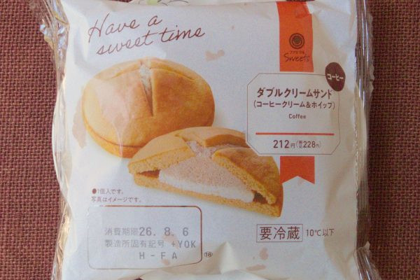 ホイップとコーヒークリームをコーヒー風味のふんわり生地でサンド。