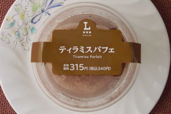 ほろ苦さとろける、レイヤードティラミスパフェ。