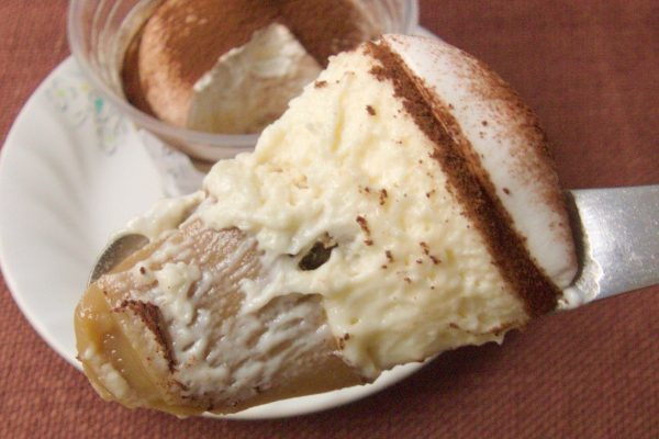 ココアの下にはマスカルポーネクリームとミルクコーヒーゼリー。