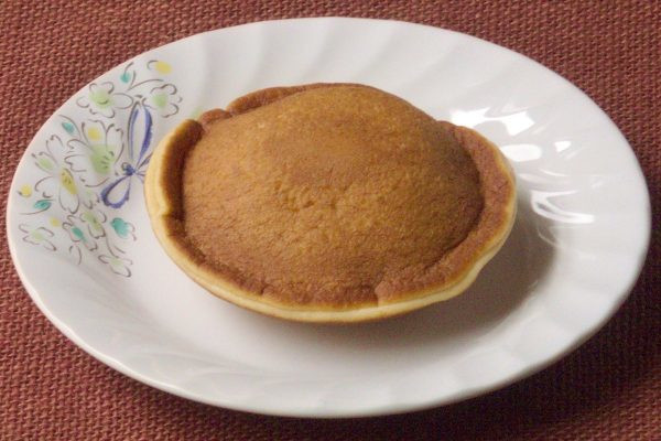 縁をぴっちり閉じ合わされた、いつもながらのスタイル。