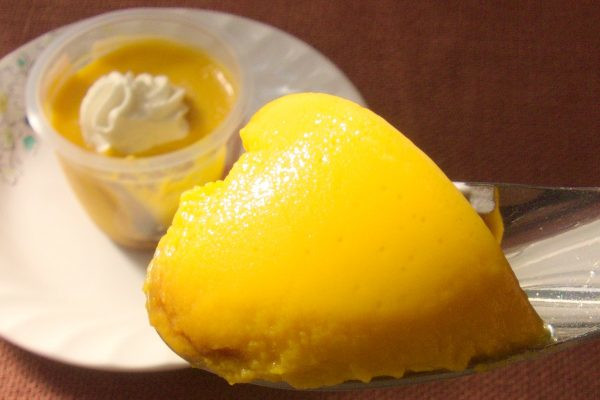 とろとろプリンの下にはほろにがカラメル。